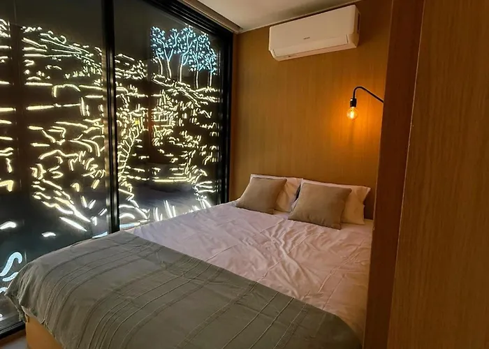 Проживание в семье Five Senses *